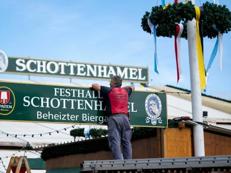 Aufbau Oktoberfest München