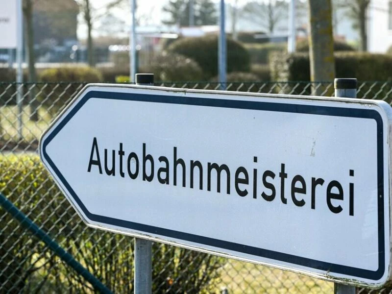 Schild „Autobahnmeisterei“