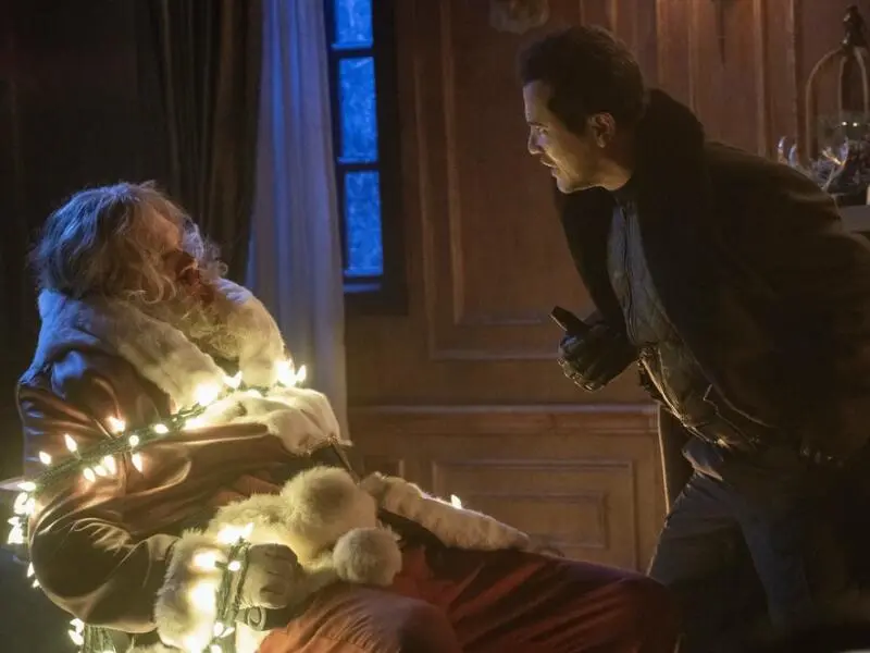 Violent Night: Stranger Things-Star David Harbour als prügelnder Santa Claus