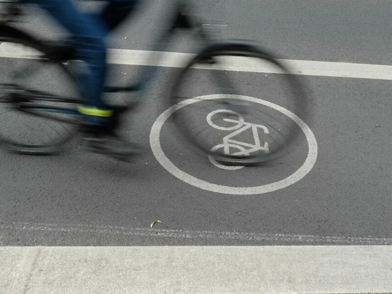 Fahrrad auf Radweg