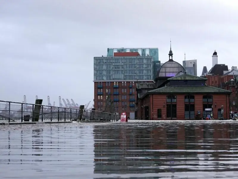 Hochwasser am Hamburger Fischmarkt