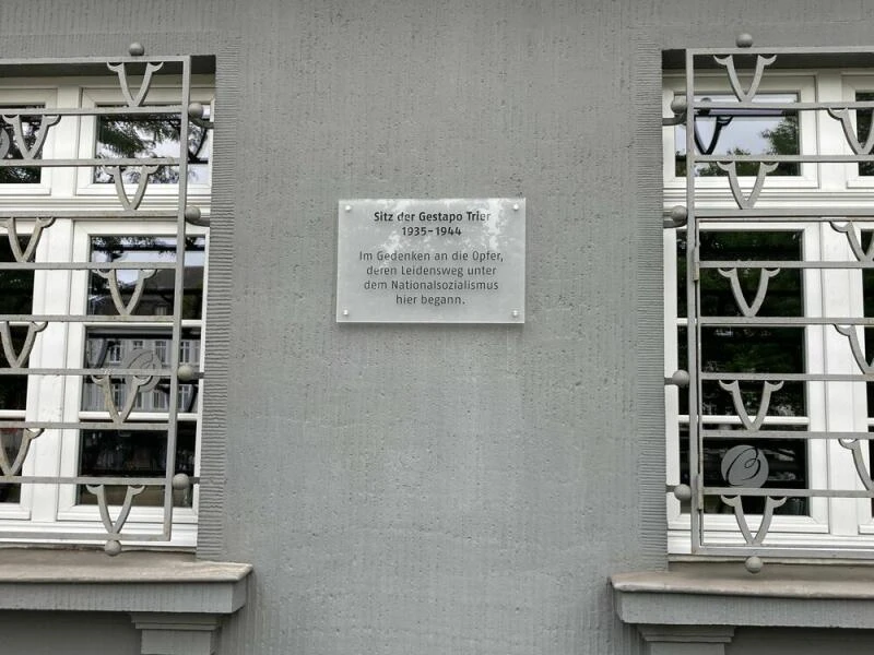 Gedenktafel erinnert an die Opfer der Gestapo in Trier