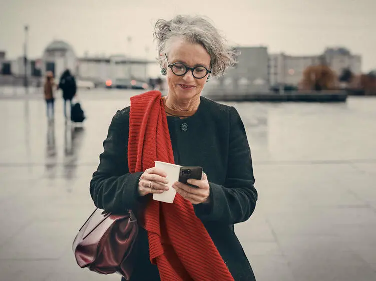 Mobilfunk-Tarife für Senior:innen: Das sind die besten Angebote für Dich