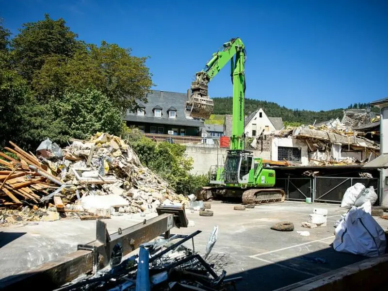 Nach Hoteleinsturz in Kröv - Abrissarbeiten