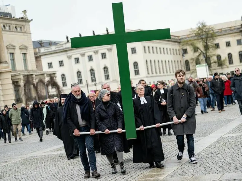 Karfreitag - Prozession in Berlin