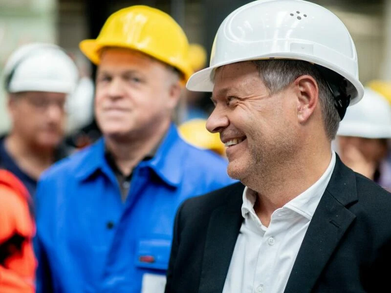 Habeck besucht Meyer Werft in Papenburg