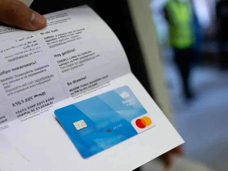Bundestag stimmt über Bezahlkarte für Flüchtlinge ab