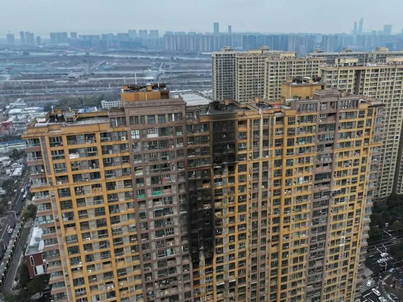 Feuer in Wohnblock in China