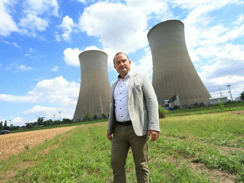 Sprengung der Kühltürme des Kernkraftwerkes Grafenrheinfeld