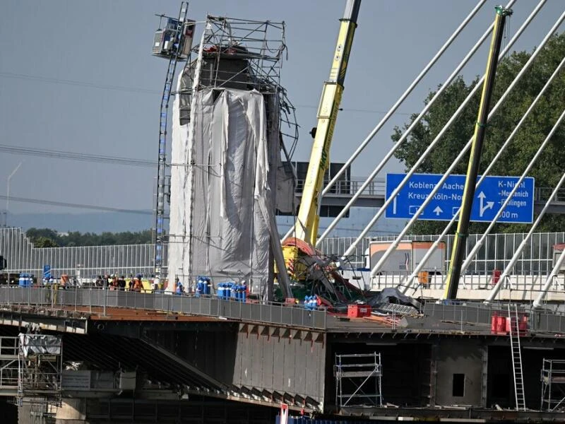 Toter und Verletzte bei Unfall an Leverkusener Brücke