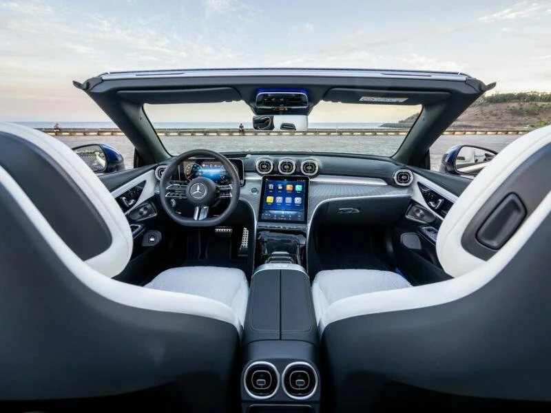 Cockpit im neuen Mercedes-Benz CLE Cabriolet