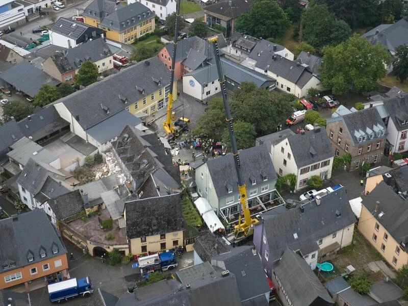 Hotel teilweise eingestürzt