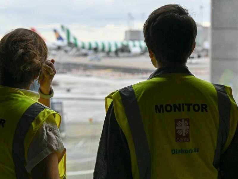 Kirchliche Abschiebebeobachter am Frankfurter Flughafen