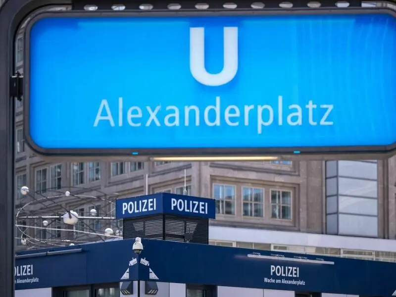 Polizeiwache am Alexanderplatz