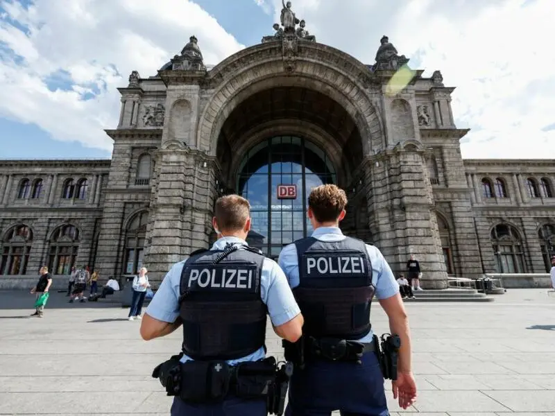 Polizisten am Nürnberger Hauptbahnhof