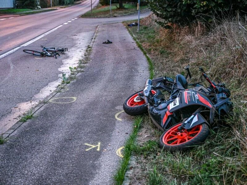 Motorrad und Fahrrad zusammengestoßen: Ein Toter