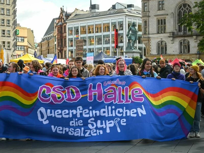 Christopher Street Day in Halles Innenstadt