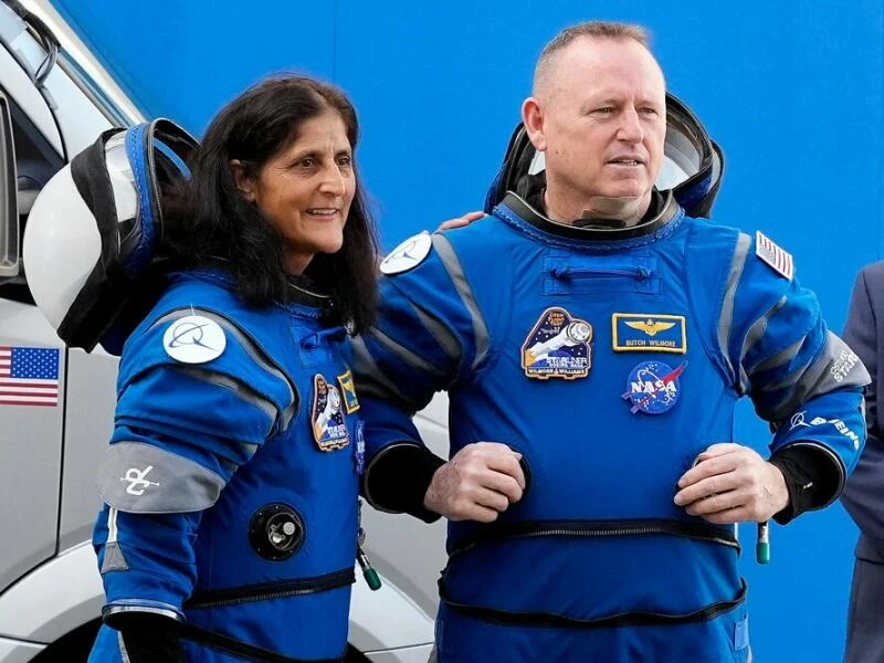 Nasa-Astronauten Suni Williams (l) und Barry Wilmore