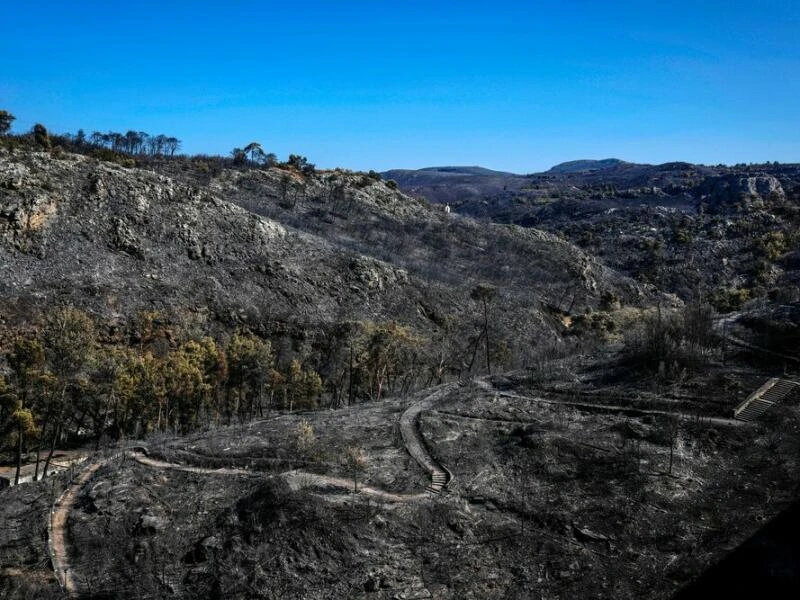 Nach dem Großbrand bei Athen