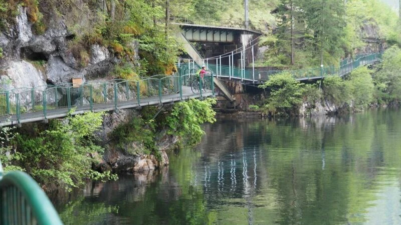 Ein Steg am Hallstätter See