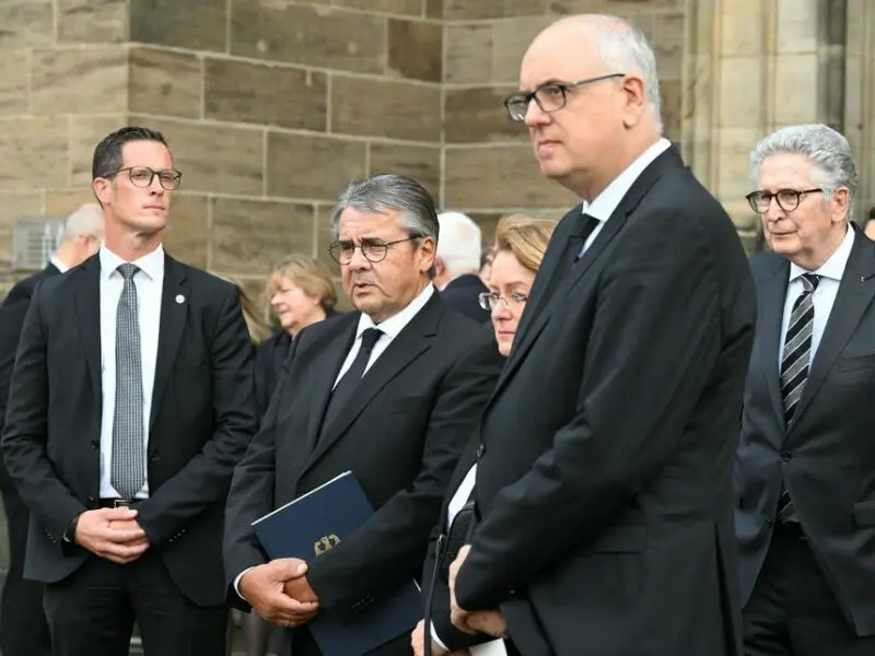 Große Trauerfeier für Willi Lemke im Bremer Dom