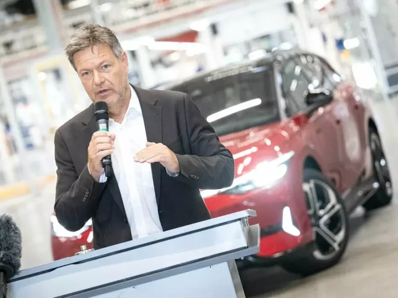 Habeck besucht VW-Werk in Emden