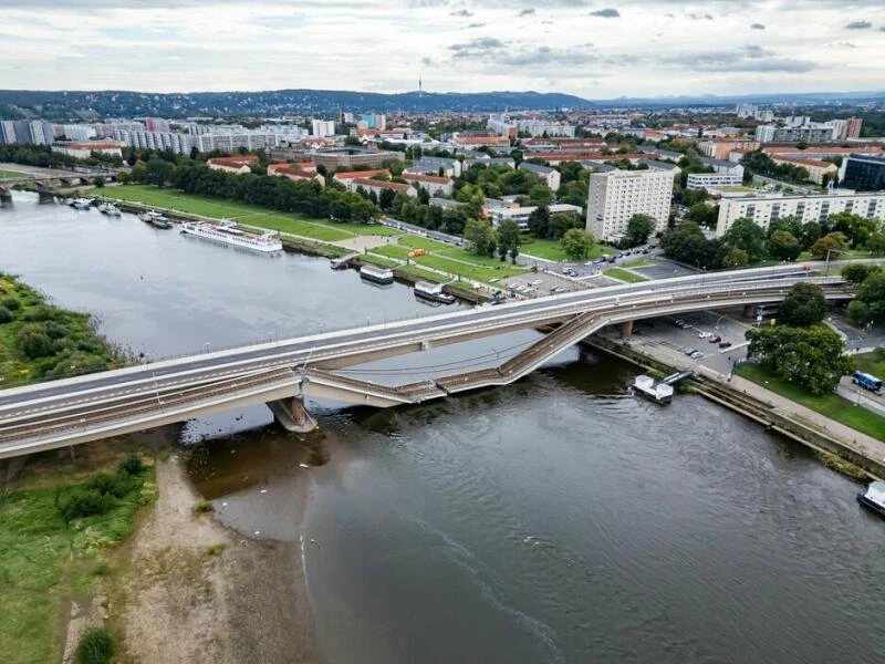 Carolabrücke in Dresden eingestürzt