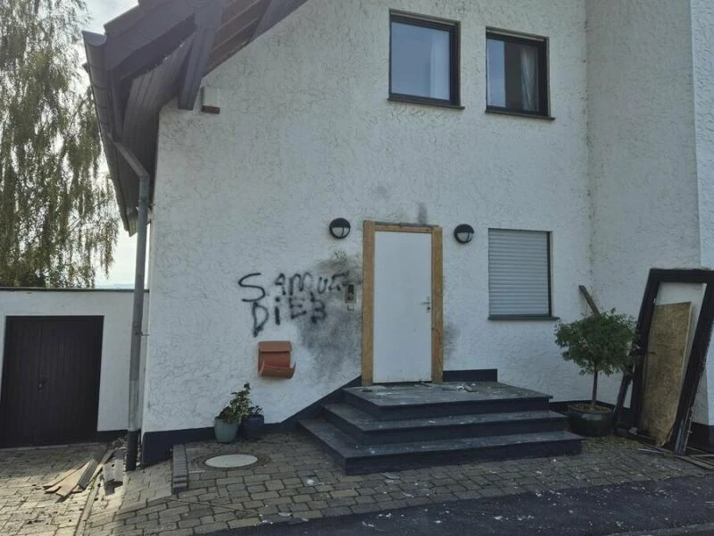 Sprengsatz explodiert vor Einfamilienhaus südlich von Bonn