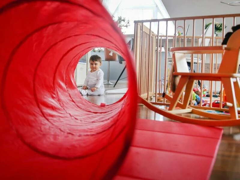 Laufstall im Kinderzimmer