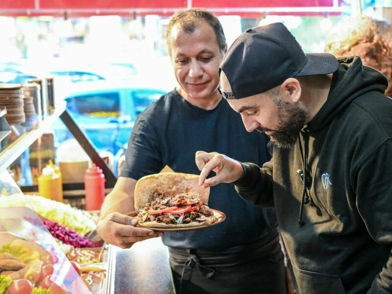 Berliner testet alle U-Bahn-Döner