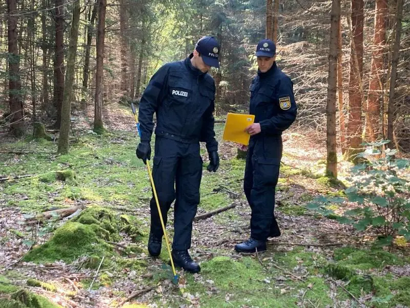 Vermisste Frau: Polizei durchsucht Wald bei München