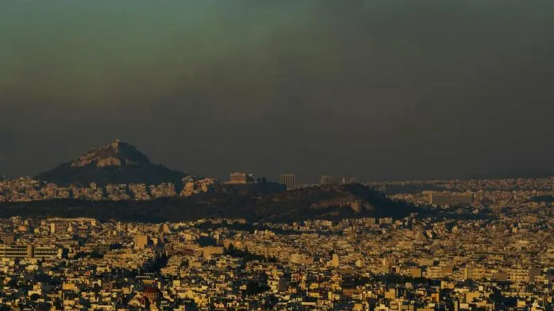 Großbrand nahe Athen