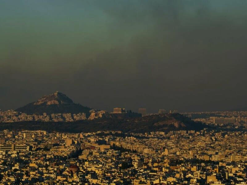 Großbrand nahe Athen