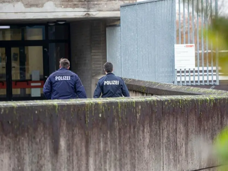 Polizeiaufgebot an Kölner Schule