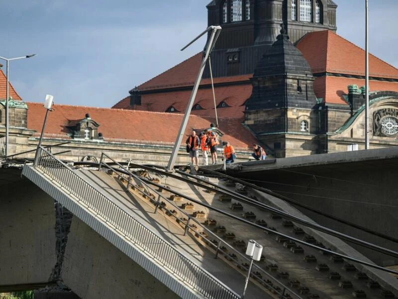 Carolabrücke in Dresden eingestürzt