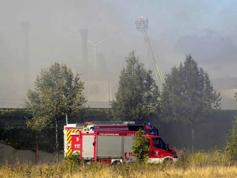 Großbrand in Wunsiedel - Polizei warnt vor giftigem Rauch