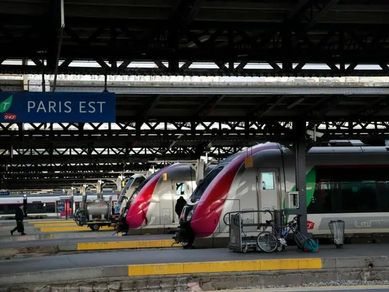 Anti-Terror-Soldat bei Messerattacke in Paris verletzt