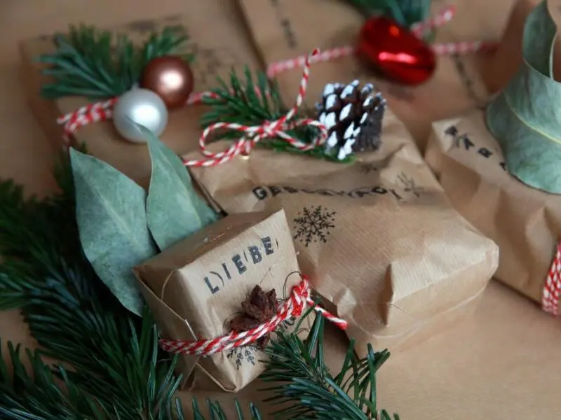 Weihnachten Papiersparen Geschenkpapier