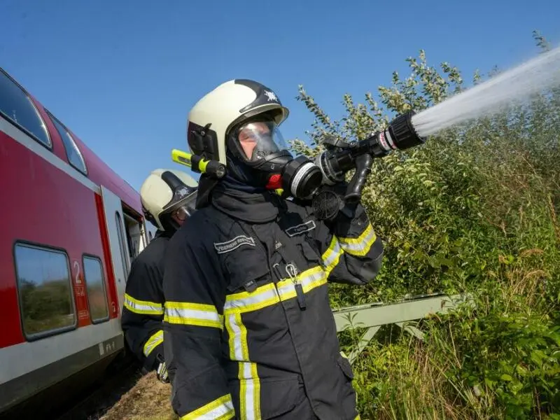 Übung für Katastrophenschutzeinheiten in Rostock