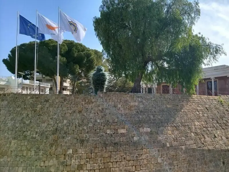 EU-Fahne am Rathaus von Nikosia