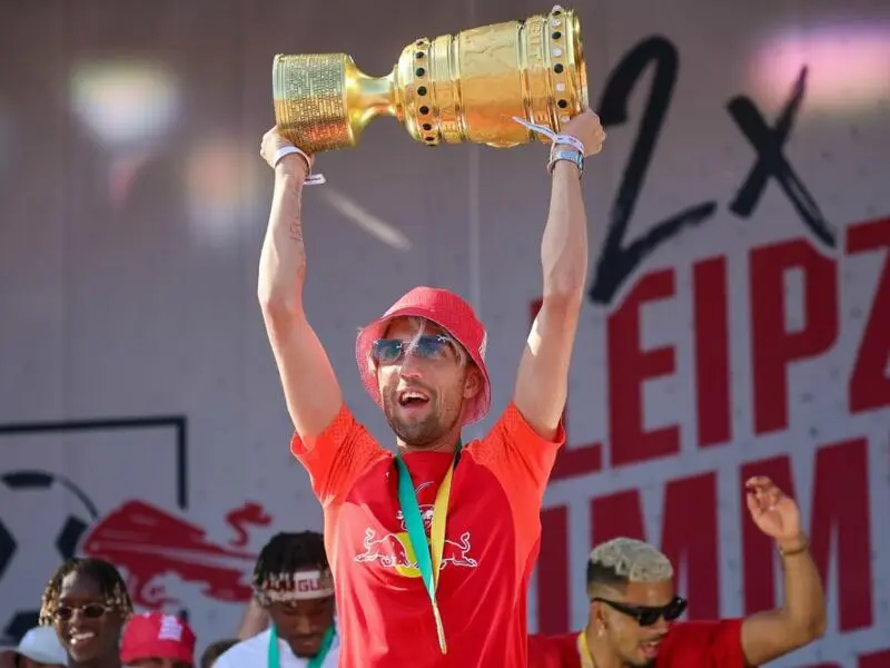 Kevin Kampl mit dem DFB-Pokal