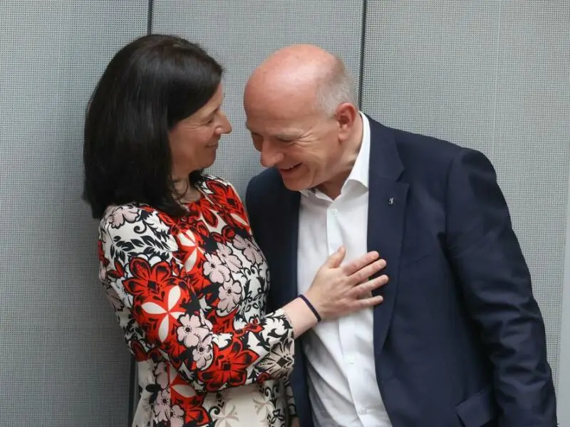 Berlins Regierungschef und Senatorin machen Beziehung öffentlich