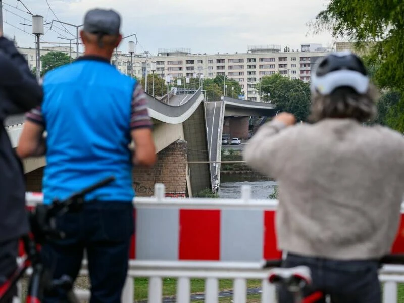 Carolabrücke in Dresden eingestürzt