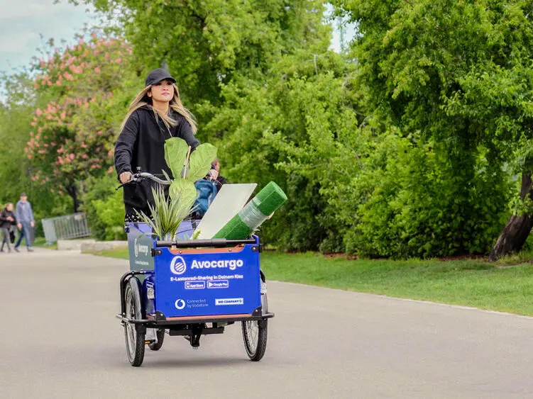 Bike statt PKW: Vodafone bringt mit Avocargo vernetzte e-Lastenräder auf die Straße