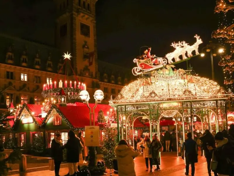 Weihnachtsmarkt am Rathaus in Hamburg