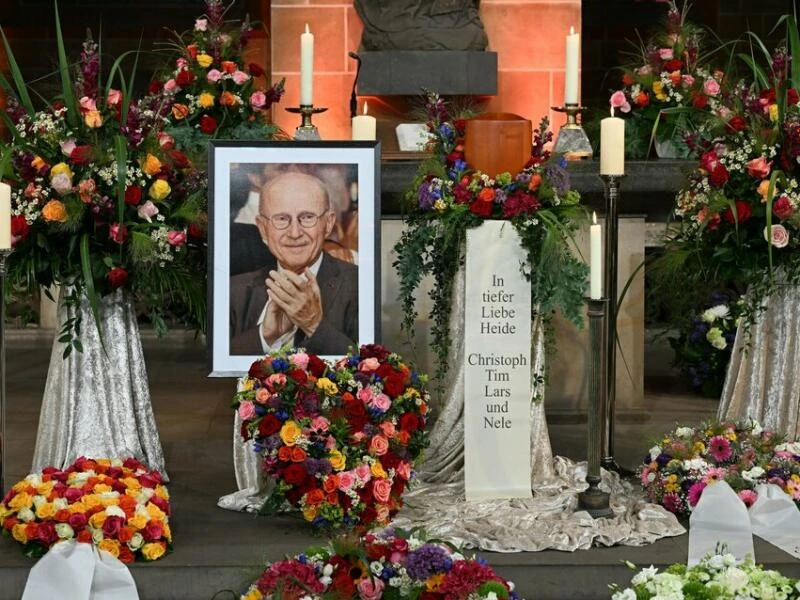 Große Trauerfeier für Willi Lemke im Bremer Dom