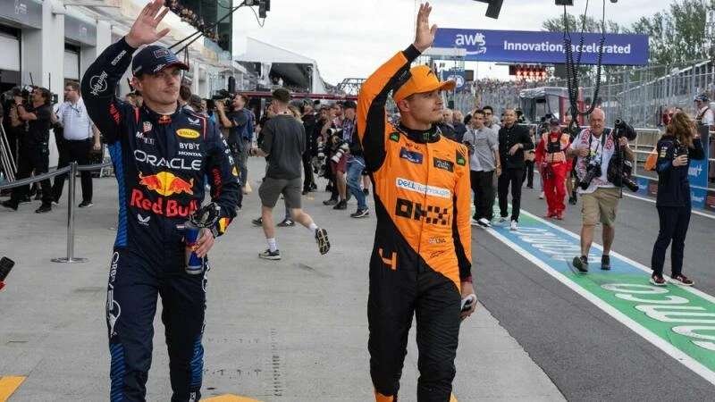 Max Verstappen (l) und Lando Norris