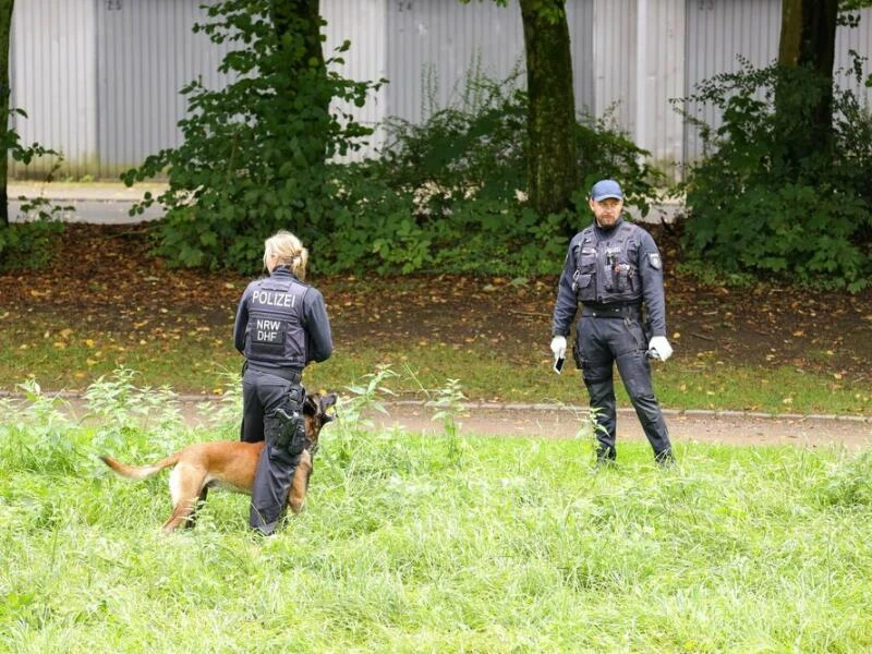 Polizei sucht in Solingen erneut nach Beweismitteln