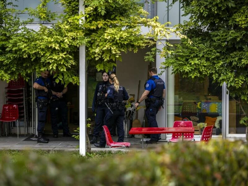 Polizei-Großaufgebot im Einsatz in Zürich-Oerlikon