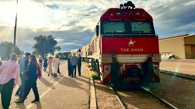 Die ikonische rote Lokomotive des Ghan